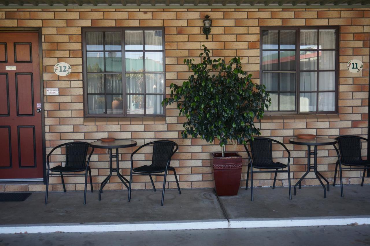 Miles Outback Motel Luaran gambar