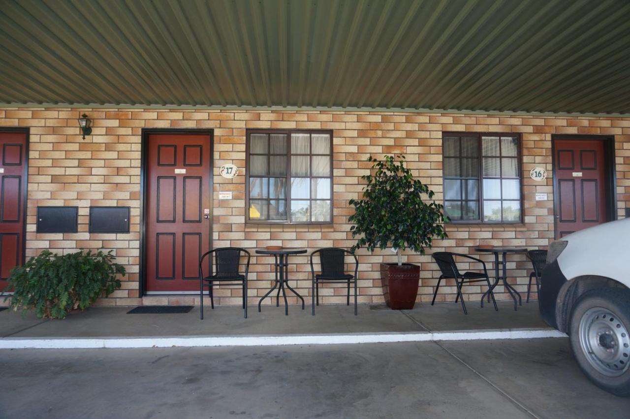 Miles Outback Motel Luaran gambar